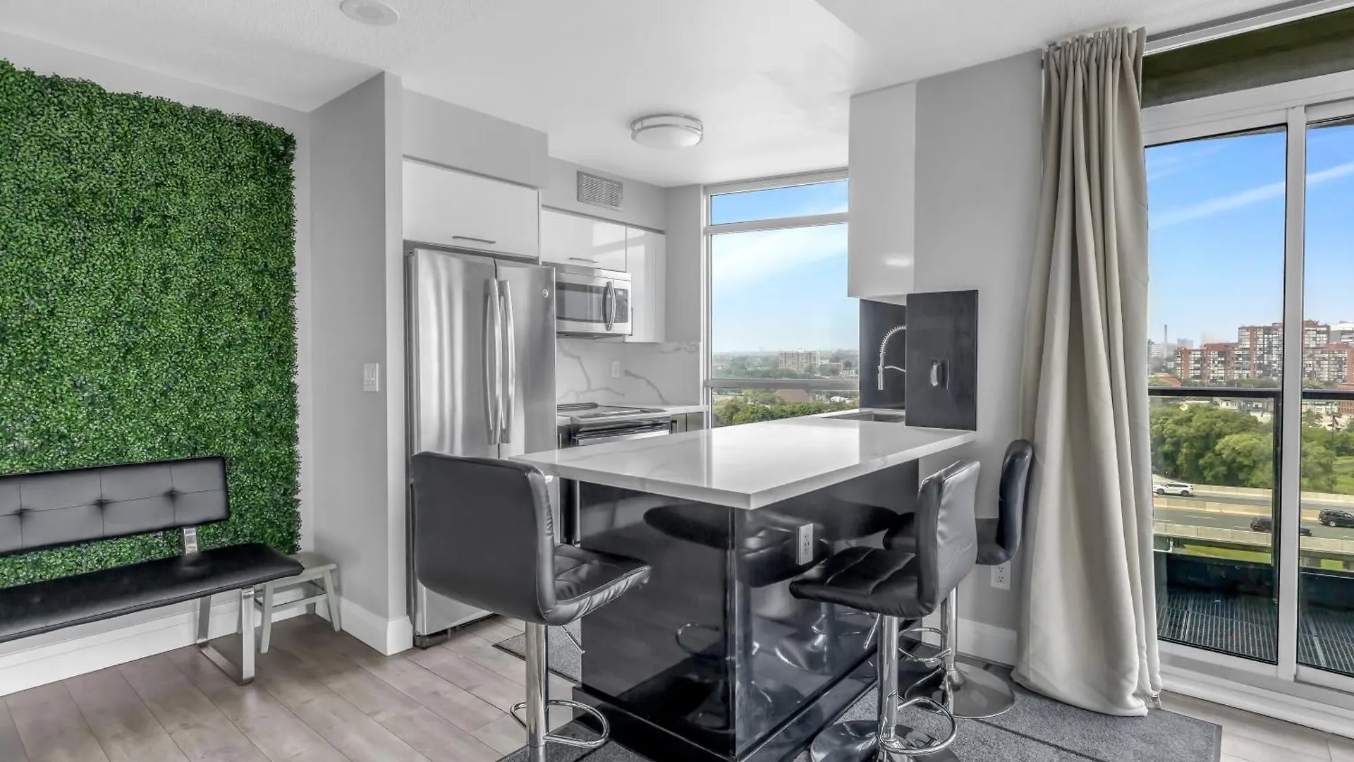 Amazing 2 Bedroom Waterfront Condo Downtown With Parking Toronto 0*,  Canada