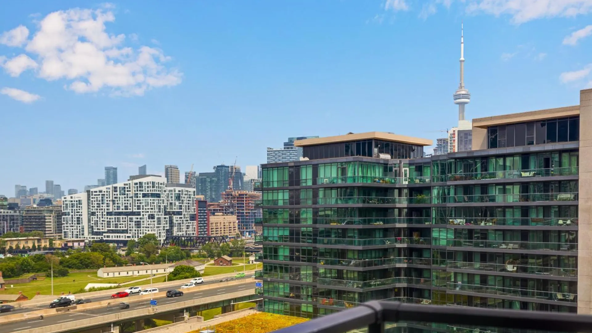 Amazing 2 Bedroom Waterfront Condo Downtown With Parking Toronto Canada