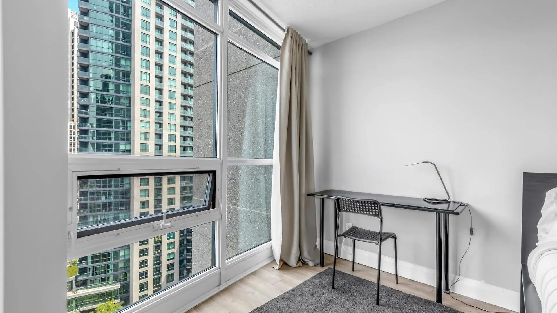 Apartment Amazing 2 Bedroom Waterfront Condo Downtown With Parking Toronto
