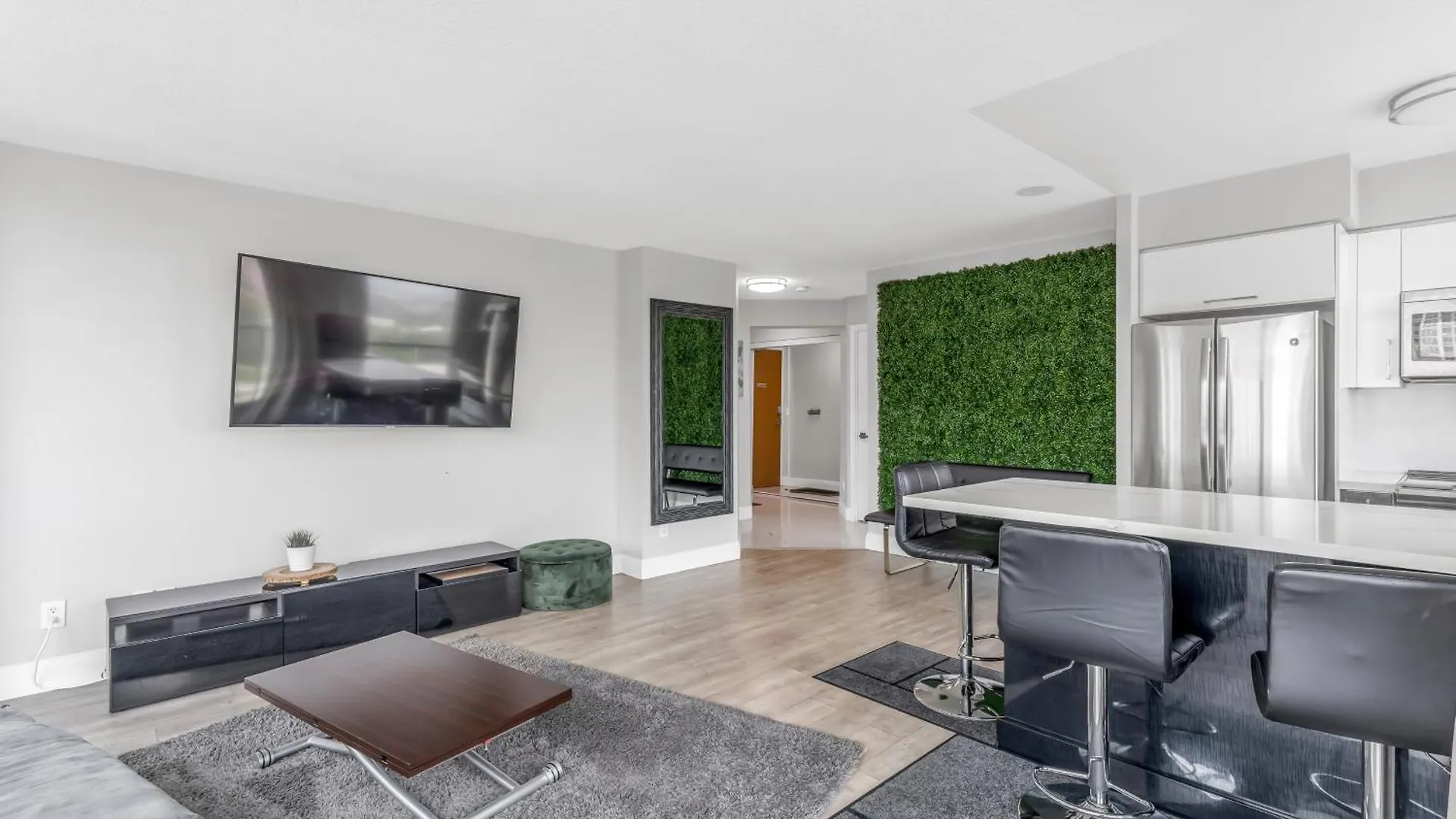 Apartment Amazing 2 Bedroom Waterfront Condo Downtown With Parking Toronto